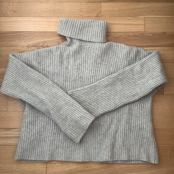 H&M Cashmere Blend Gray Sweater - Picture 4 of 4